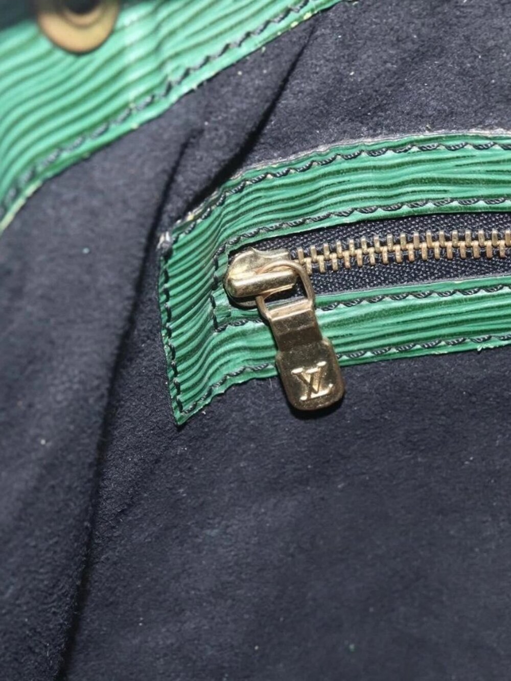 LOUIS VUITTON Epi Petit Noe Shoulder Bag Green M44104 LV Auth 159220 - Picture 12 of 16